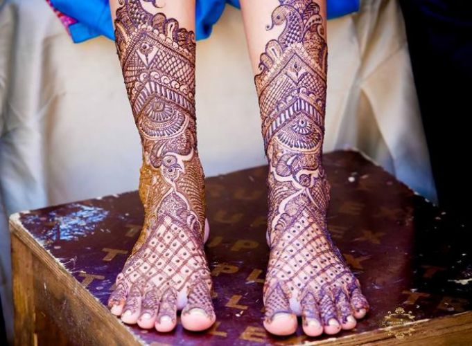 Flaunts your bridal look more with best Mehendi designs !!!