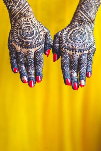 Flaunts your bridal look more with best Mehendi designs !!!