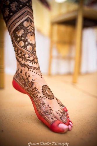 Flaunts your bridal look more with best Mehendi designs !!!