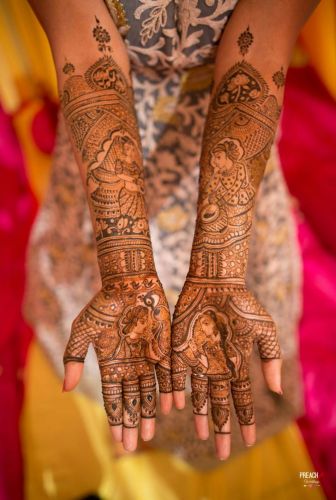 Flaunts your bridal look more with best Mehendi designs !!!