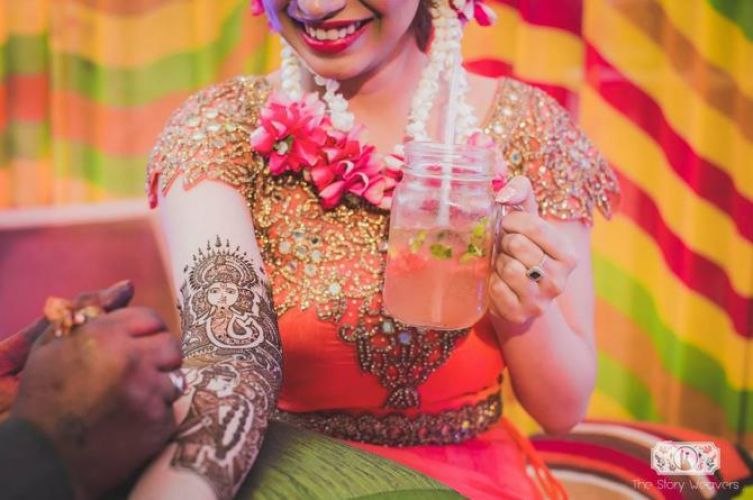 Flaunts your bridal look more with best Mehendi designs !!!