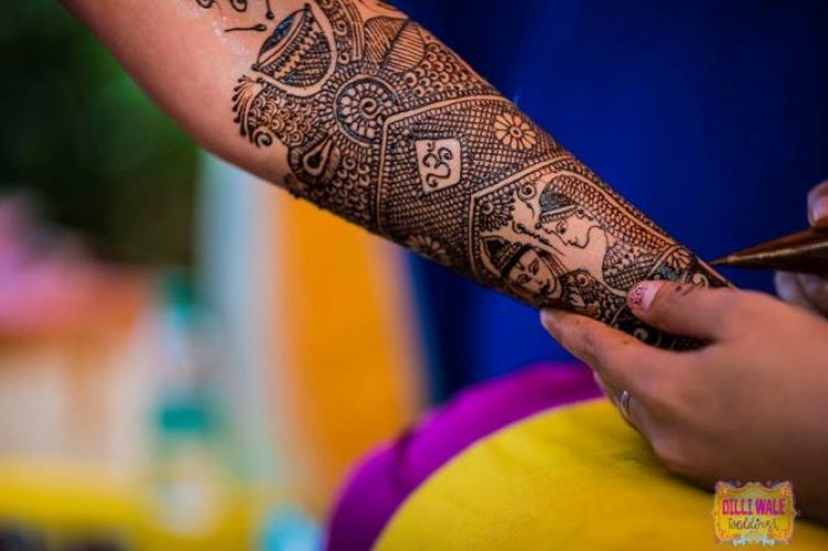 Flaunts your bridal look more with best Mehendi designs !!!