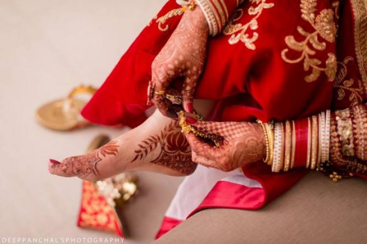 Flaunts your bridal look more with best Mehendi designs !!!