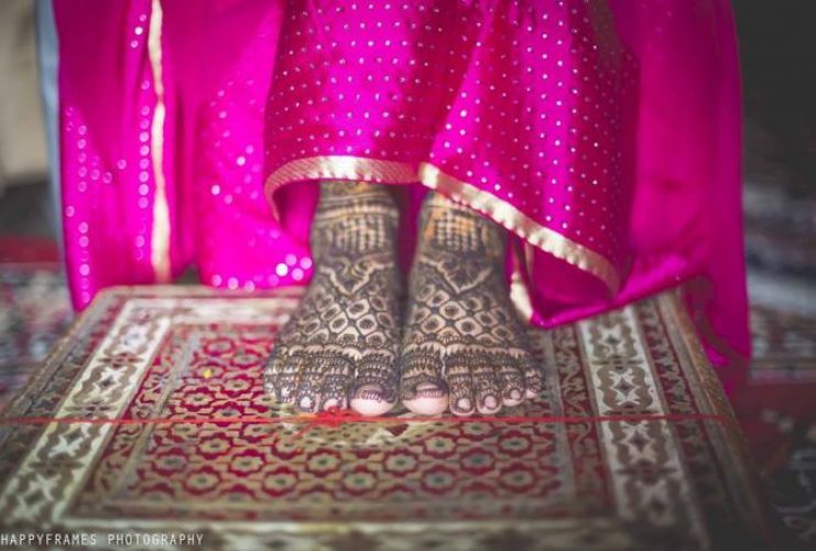 Flaunts your bridal look more with best Mehendi designs !!!