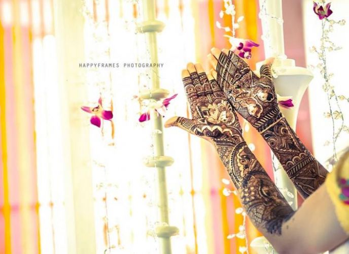 Flaunts your bridal look more with best Mehendi designs !!!