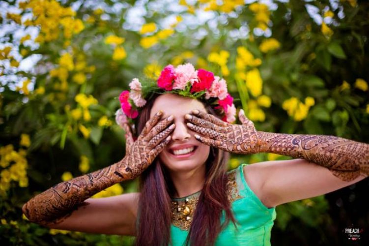 Flaunts your bridal look more with best Mehendi designs !!!