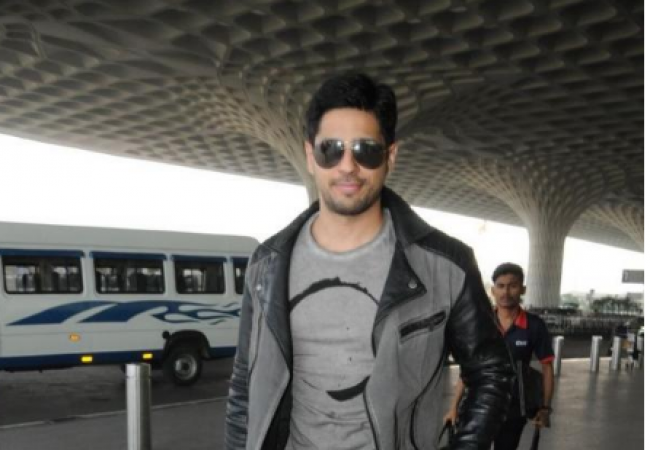 Aiyaary promotions: Sidharth Malhotra moves towards Bengaluru in dapper look