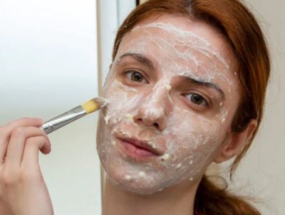 Apply flour face pack on face for instant glow