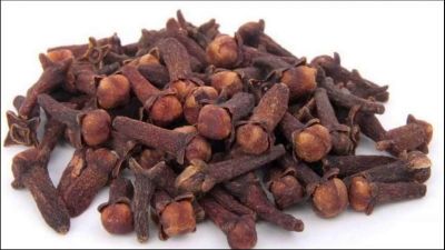 Make your hair shiny using cloves