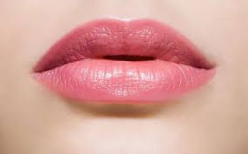 Make your lips pink using coriander