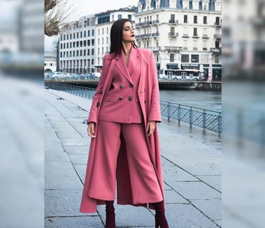 Photos: Sonam Kapoor in a perfect pink attire | NewsTrack English 1