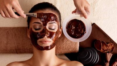 Eating dark chocolate is more beneficial than applying it on the face, know how to apply it