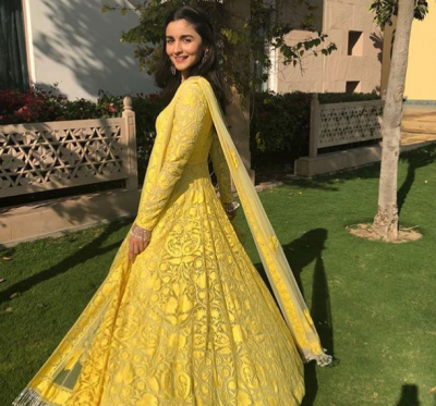 In pic! Alia Bhatt's perfect yellow outfit for Vasant Panchami