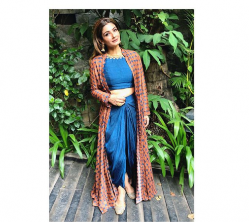 Raveena Tandon’s western and ethnic combo is perfect for a mehendi function