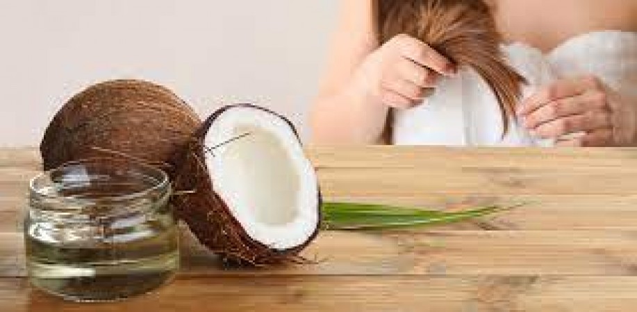 नारियल तेल में इन चीजों को मिलाकर पीने से बालों का झड़ना कम हो सकता है