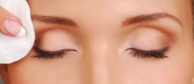Some tips to keep in mind while removing the make-up of eyes