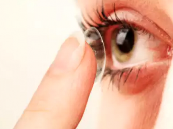 Contact lenses should not become the cause of infection in the monsoon, follow these tips
