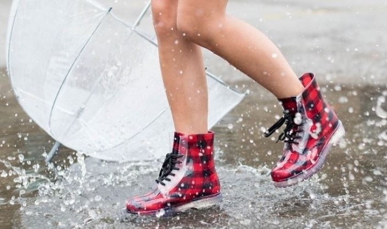 Rainy Season Footwear for Fashion and Function