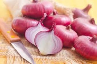 Onion can remove the darkness of elbow and knee