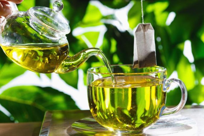 Green tea can remove the dark circles under your eyes