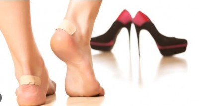 सैंडल पहनने से पैरों पर भी निशान पड़ जाते हैं, तो अपनाएं ये ट्रिक्स