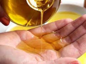 What is oil cleansing and how is it a MIRACULOUS way to get rid of acne and unclog pores?