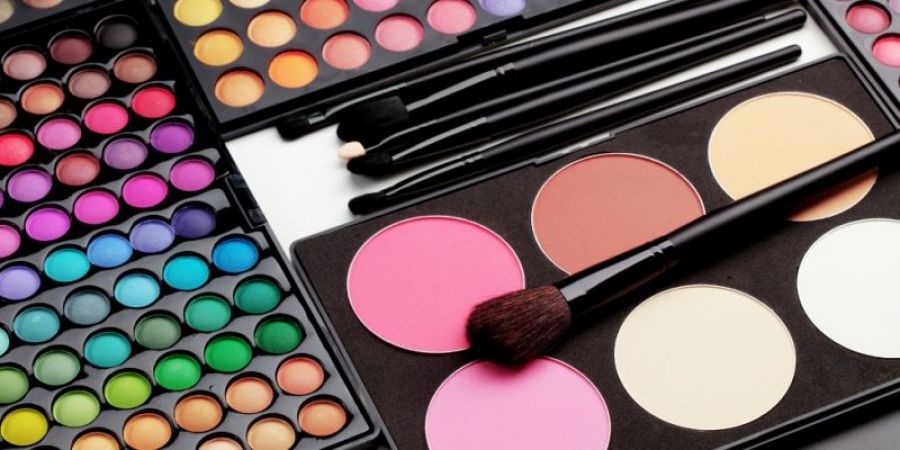 Make your low budget makeup kit ready