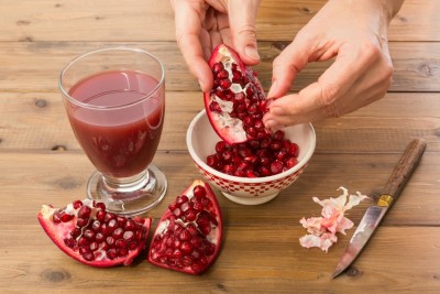 Pomegranate Masks: Worry no more about wrinkles and spots with this anti aging ingredient beside you