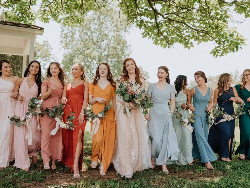 4 Best colours of outfit for all bridesmaid to nail the look in their friend’s wedding