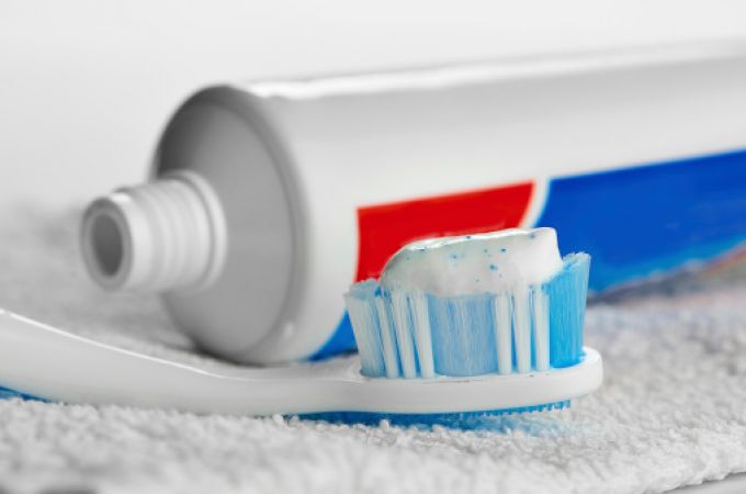 6 Brilliant Ways of Using Toothpaste in Daily life