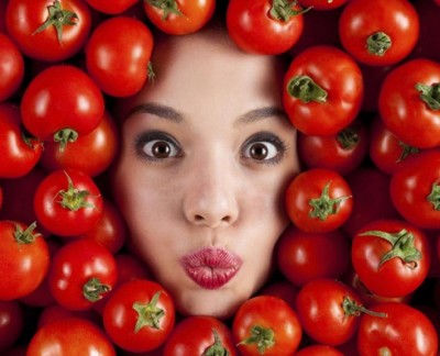 Try this easy tomato face pack for acne prone skin, your skin will glow