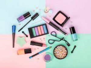 What makeup items to buy for Rs 100