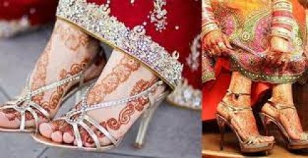 These footwear look very elegant and classy with saree