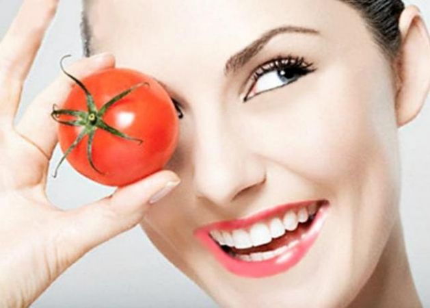 Tomato is a super food, helps to bring glow on your face