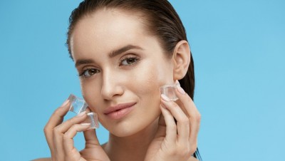 Is it safe to use ice on the face? Know what effect it has on the skin