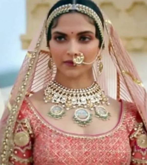 Deepika Padukone’s gorgeous Royal and ethnic Look in a beautiful embroidered Lehnga