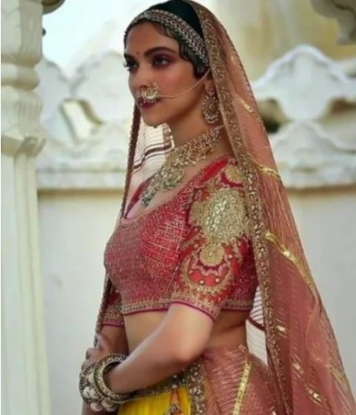 Deepika Padukone’s gorgeous Royal and ethnic Look in a beautiful embroidered Lehnga