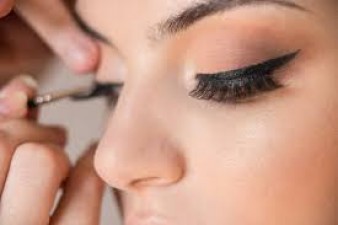 If you apply eyeliner in this manner, it will look as if a makeup artist has applied it!