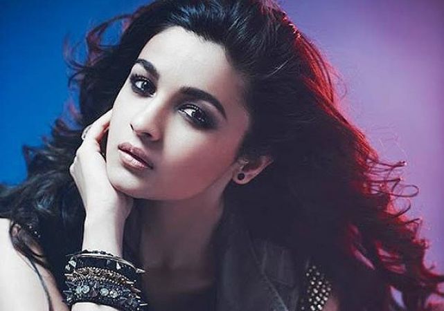 In pics, Alia Bhatt sets a perfect example for fashion