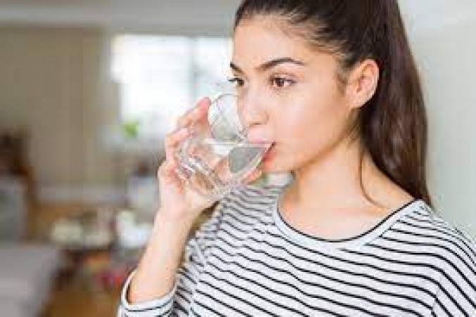 Does drinking more water really make the skin glow? Know what health experts say?