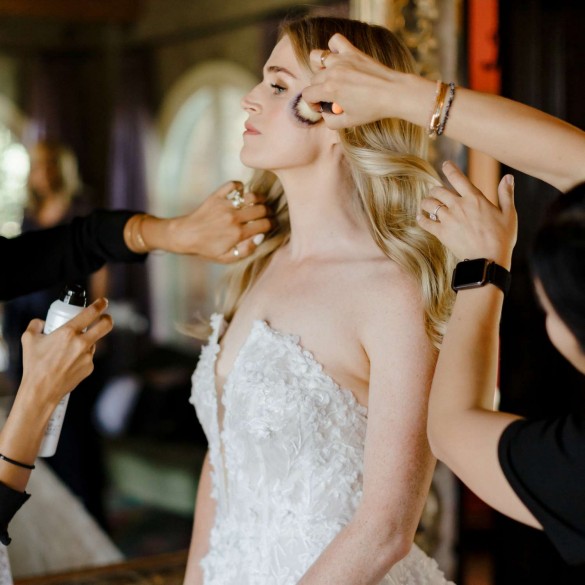 Along with the bride, the groom should also do makeup, learn the right way to do it here