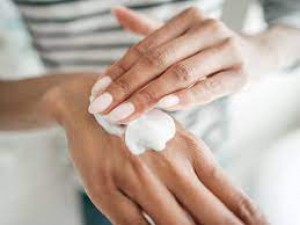 Skin Care: If you are troubled by dry hands, then prepare this hand cream at home, the effect will be seen in a few days
