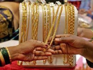 Amidst the rising prices of gold, women are liking this type of artificial jewellery