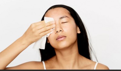 Use face wipe like this
