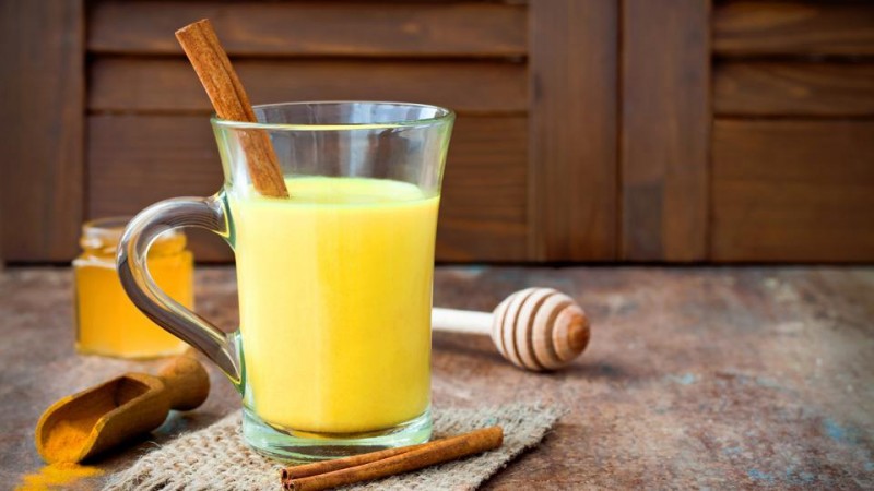 7 Advantages of Turmeric Milk for Health