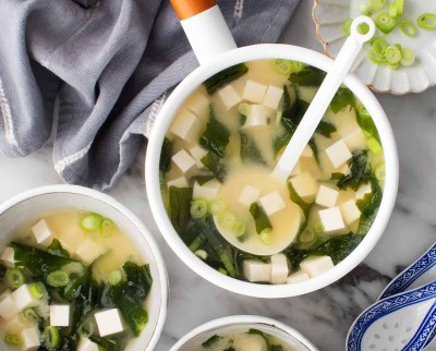 Prepare famous Japanese dish 'Miso Soup'