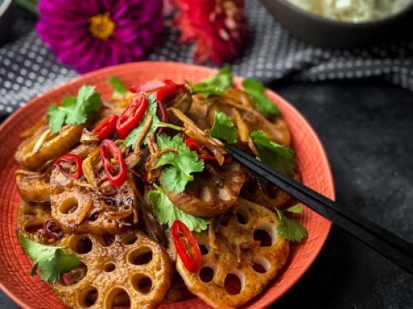 Recipe for delicious Lotus Root Crisps in Sriracha Sauce to try
