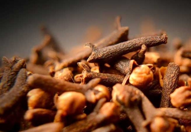 What Are the Health Benefits of Eating Cloves on an Empty Stomach?