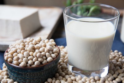 5 Intriguing Ways That Soy Milk Is a Powerhouse, According to Skin Bounty