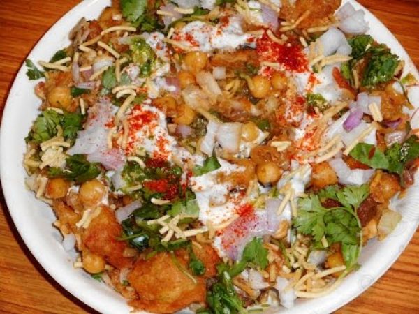 Make tasty Samosa Chaat at home with this easy recipe